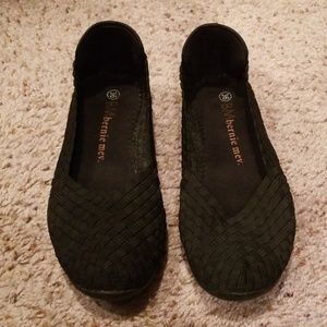 Bernie Mev black flats